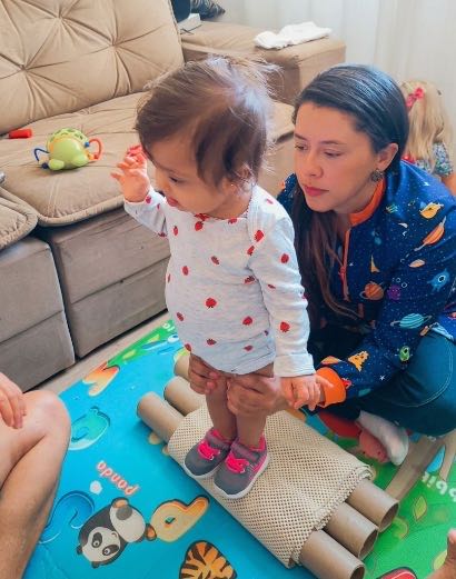 Gabriella Soares em atendimento terapêutico infantil